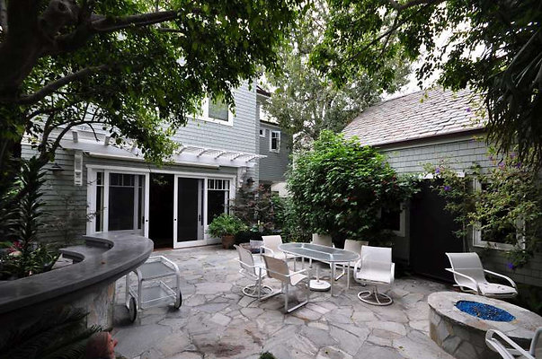 9163 patio 2