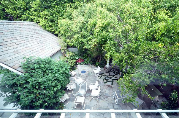 9163 patio 5