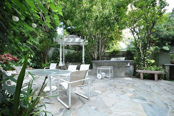 9163 patio 4