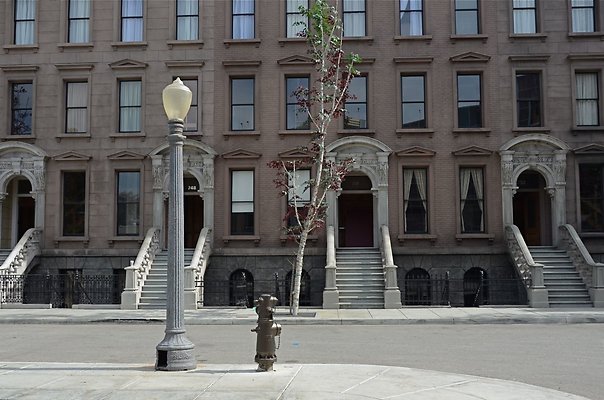universal studios-brownstone st. 51