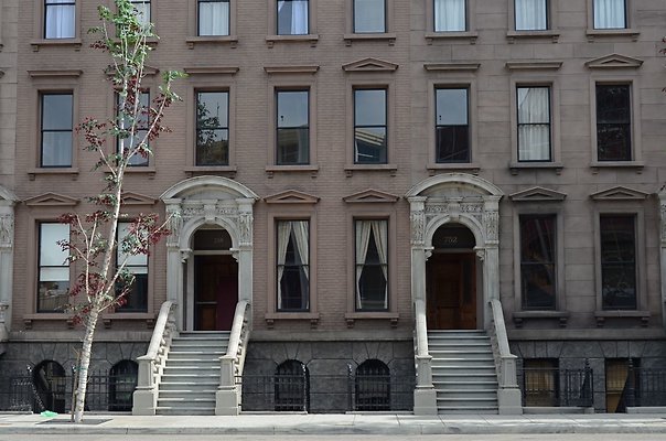 universal studios-brownstone st. 49
