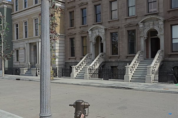 universal studios-brownstone st. 52