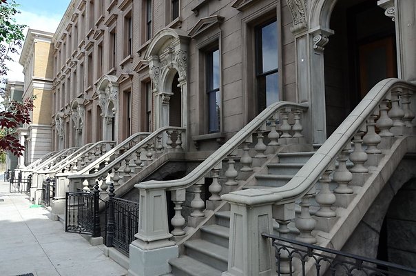 universal studios-brownstone st. 34