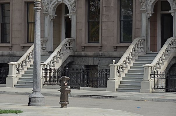 universal studios-brownstone st. 48