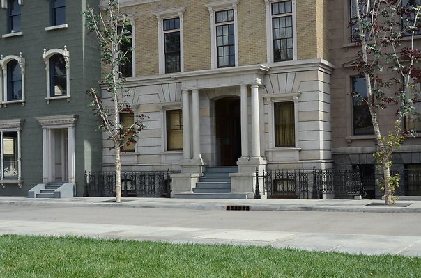 universal studios-brownstone st. 55