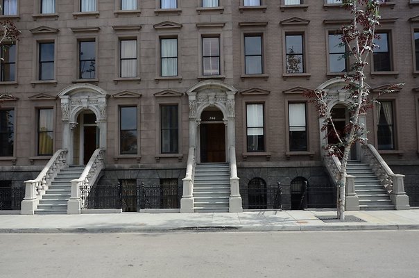 universal studios-brownstone st. 07