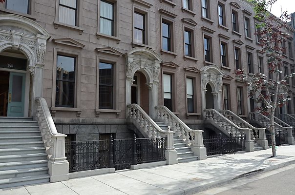universal studios-brownstone st. 10