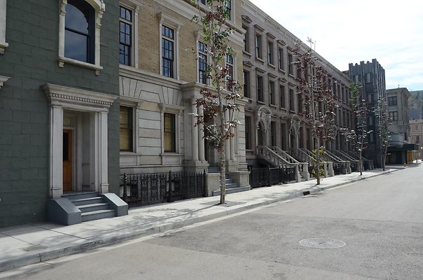 universal studios-brownstone st. 16