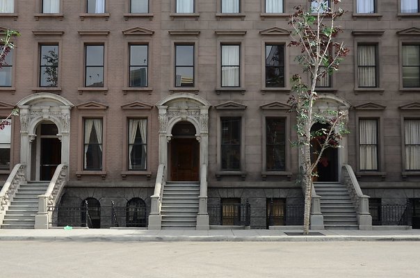 universal studios-brownstone st. 02