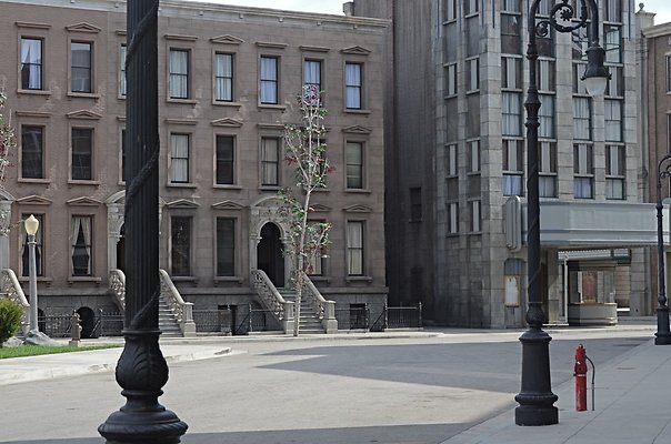 universal studios-brownstone st. 65