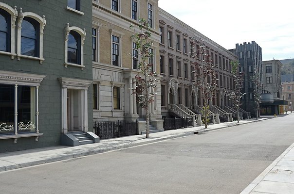 universal studios-brownstone st. 18