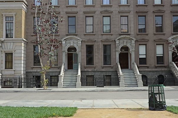 universal studios-brownstone st. 54