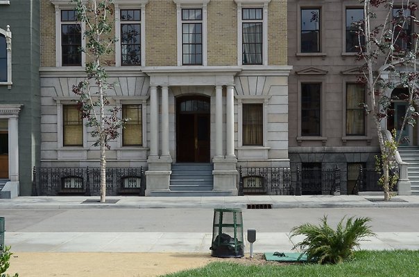 universal studios-brownstone st. 56