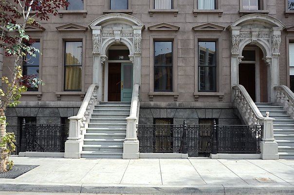 universal studios-brownstone st. 12