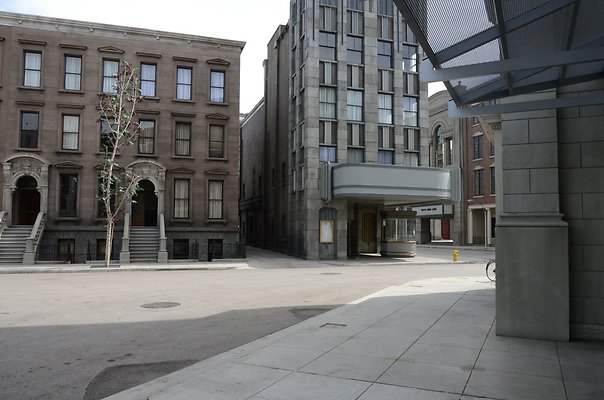 universal studios-brownstone st. 42