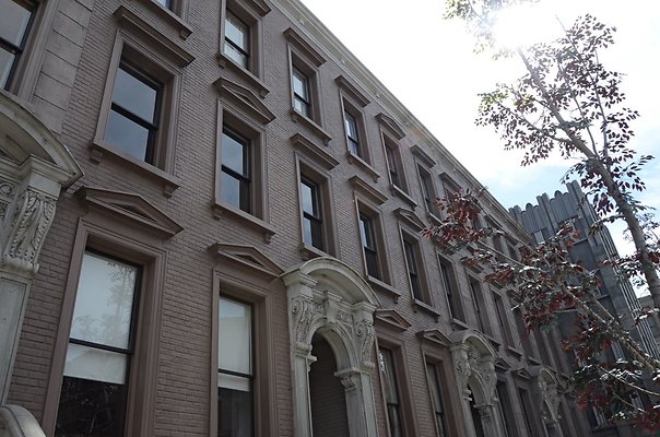 universal studios-brownstone st. 60