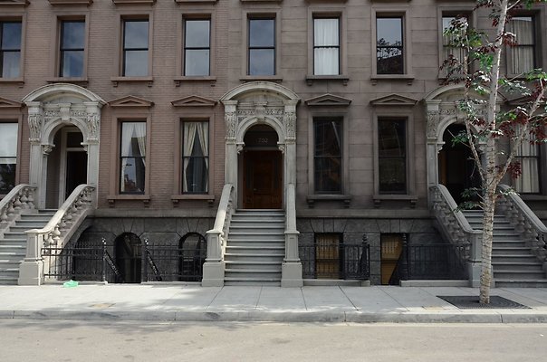 universal studios-brownstone st. 04