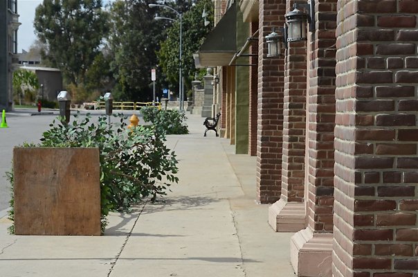 universal studios-courthouse sq. - 14