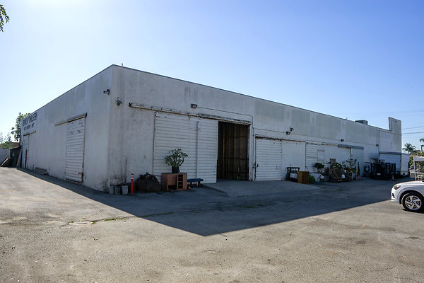 50-BowTrussWarehouse6775