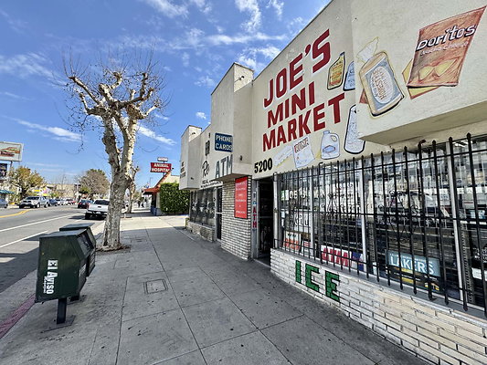 Joe&apos;s Mini Market