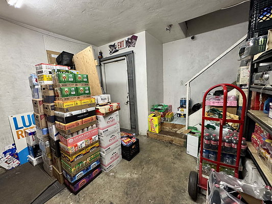 bills market 037