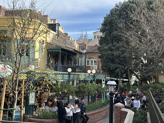 E New Orleans Square
