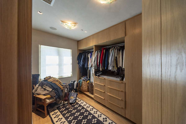 13678 closet 1