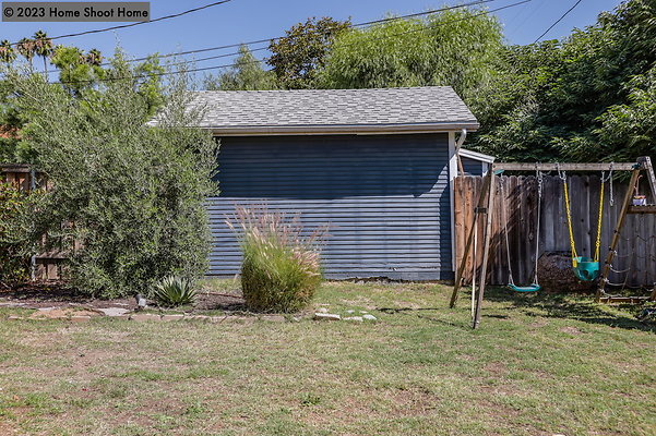 37backyard-side-view-reverse