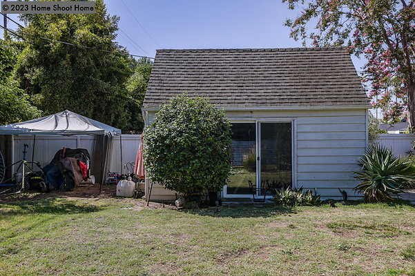 36backyard-side-view