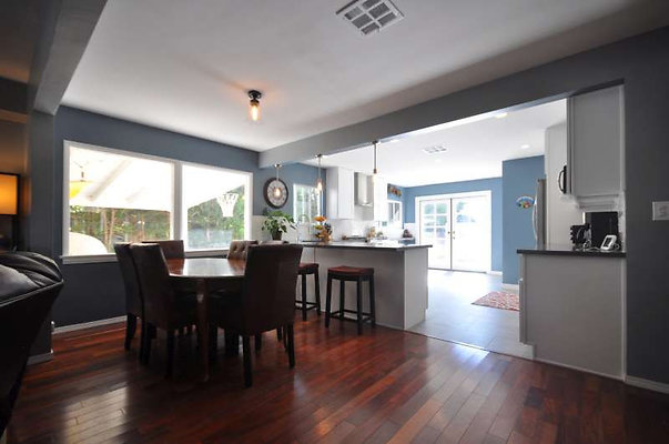 9836 dining 1