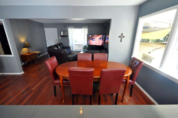 9836 dining 3