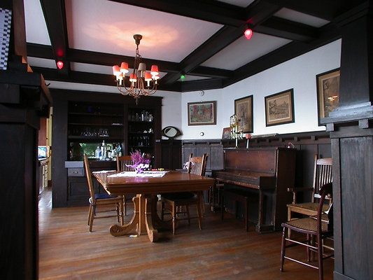 8163 dining 2