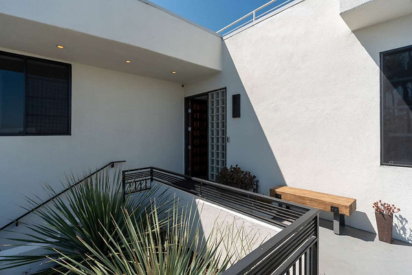 10561 porch 1