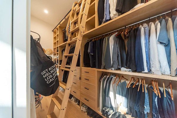 13972 closet 1