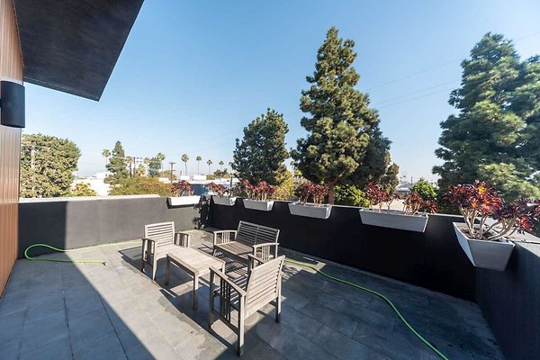 13972 balcony 3