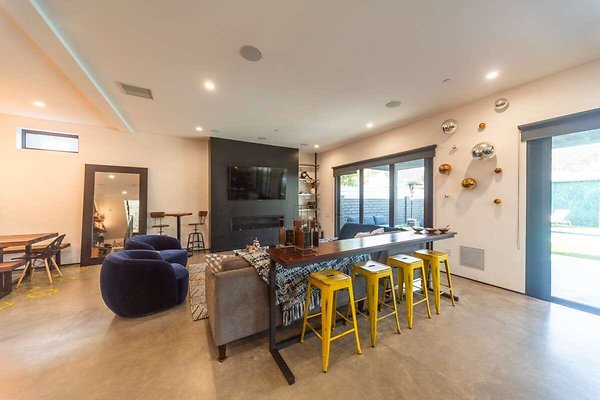 13972 living 6