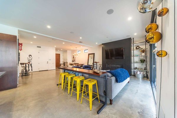13972 living 1
