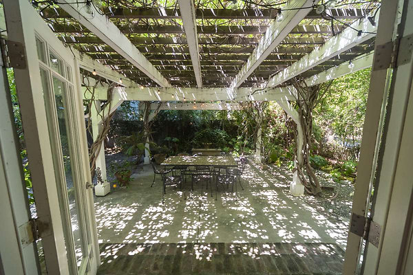 13768 patio 8