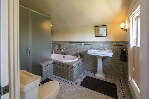 13768 bath 1