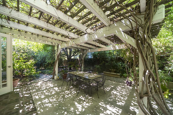13768 patio 7