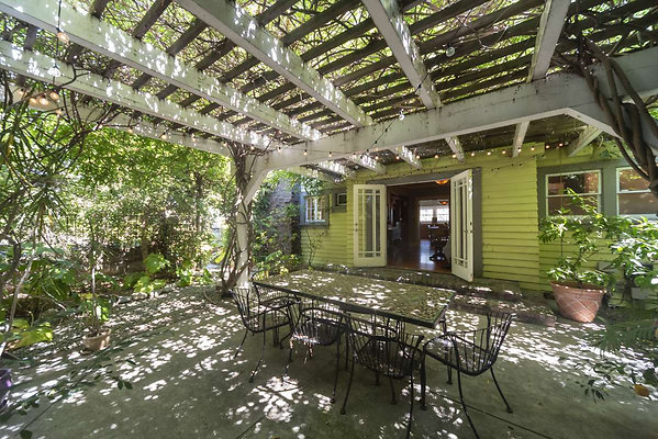 13768 patio 4