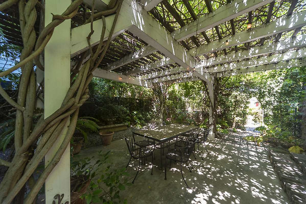 13768 patio 1