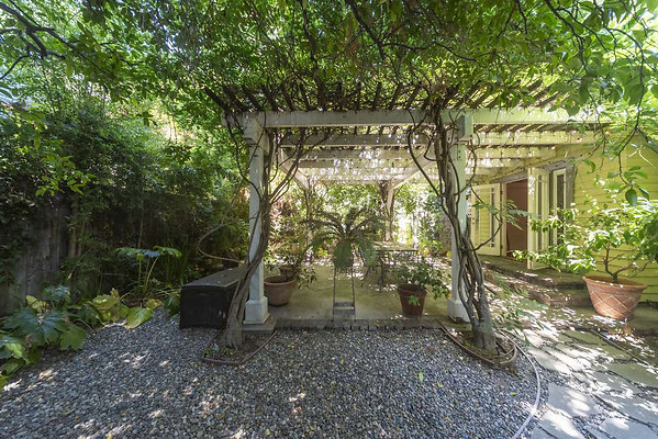 13768 patio 3