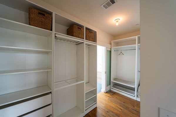 13275 closet 1
