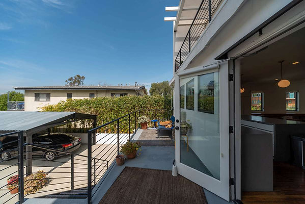 13275 balcony 6