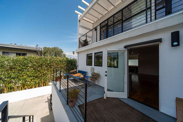13275 balcony 9