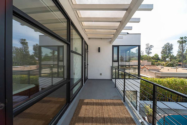 13275 balcony 2