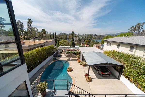 13275 balcony 3