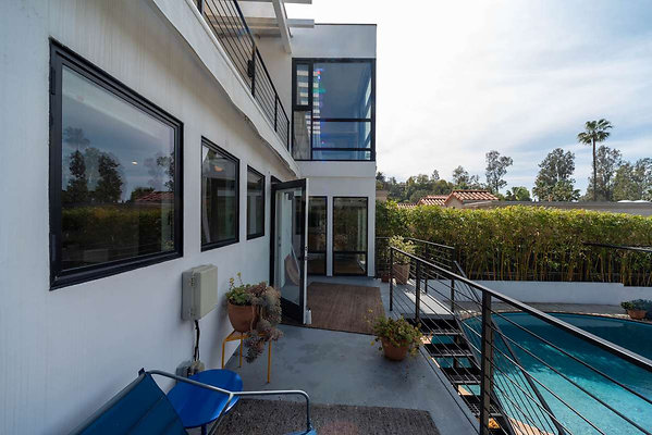 13275 balcony 7