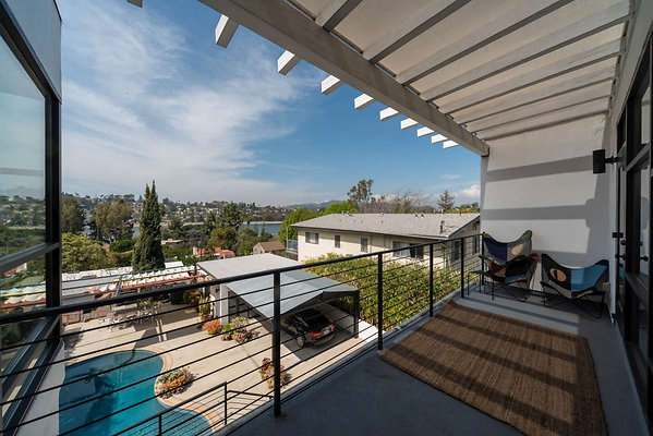 13275 balcony 1